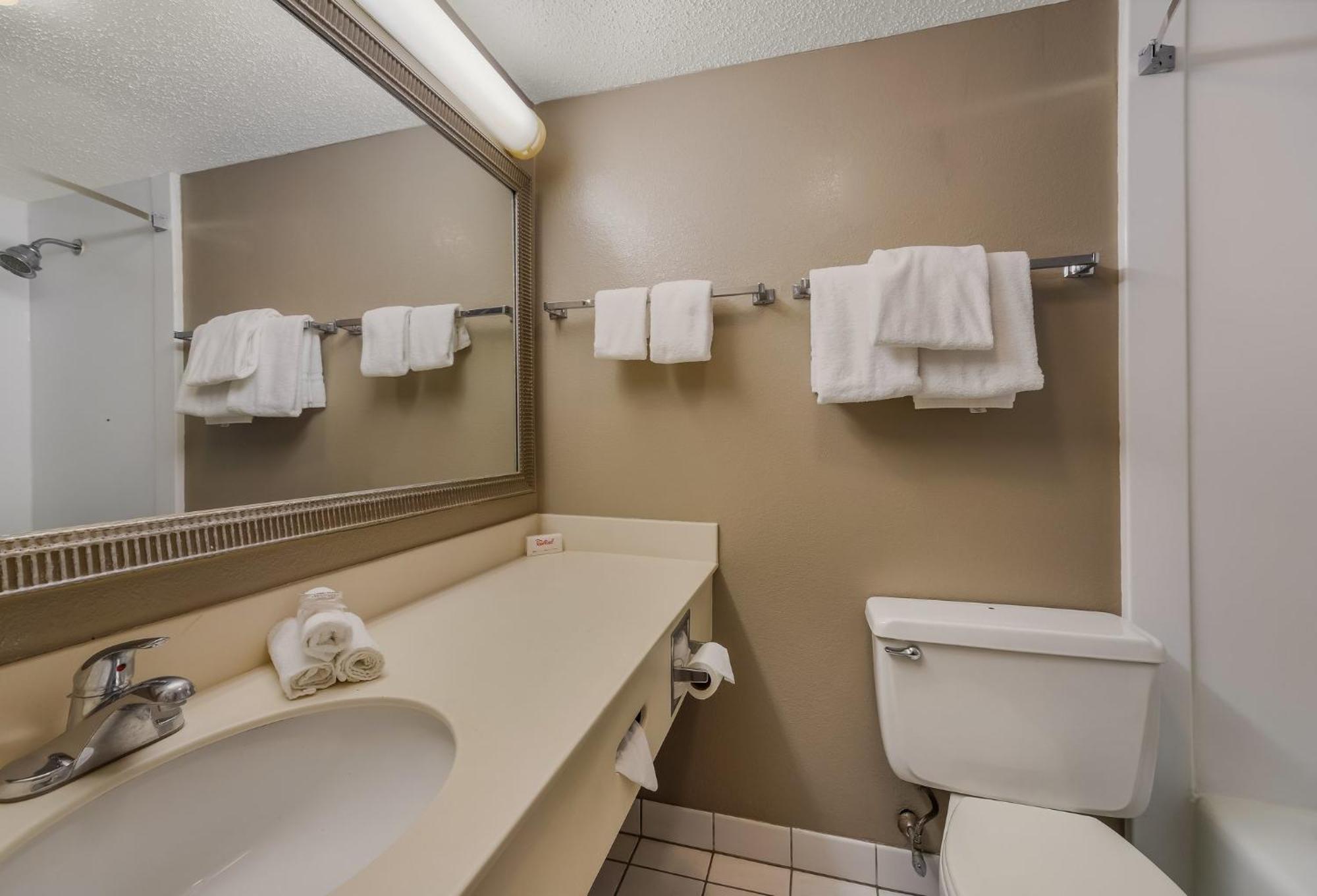Red Roof Hotel 3*