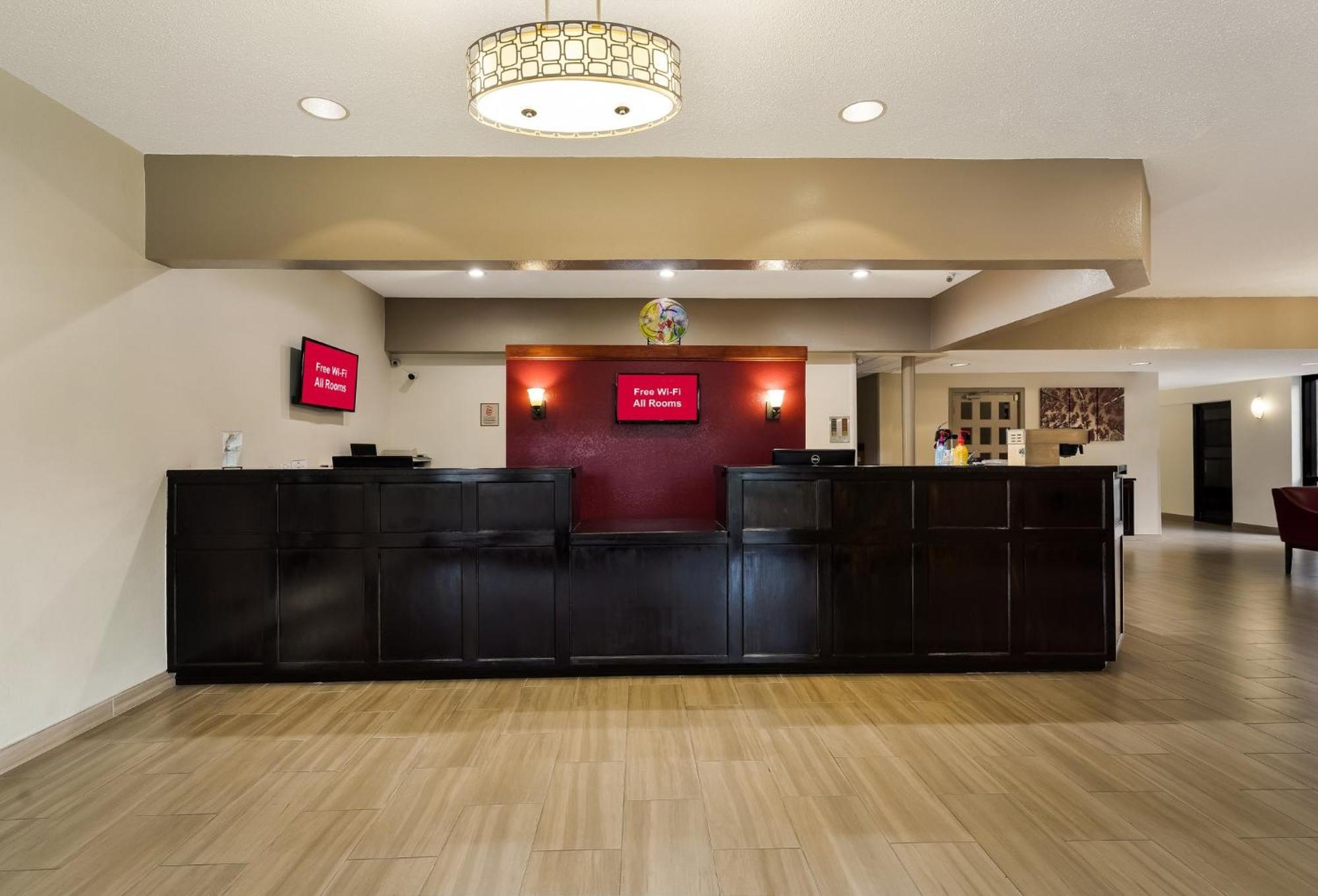 Red Roof Hotel 3*