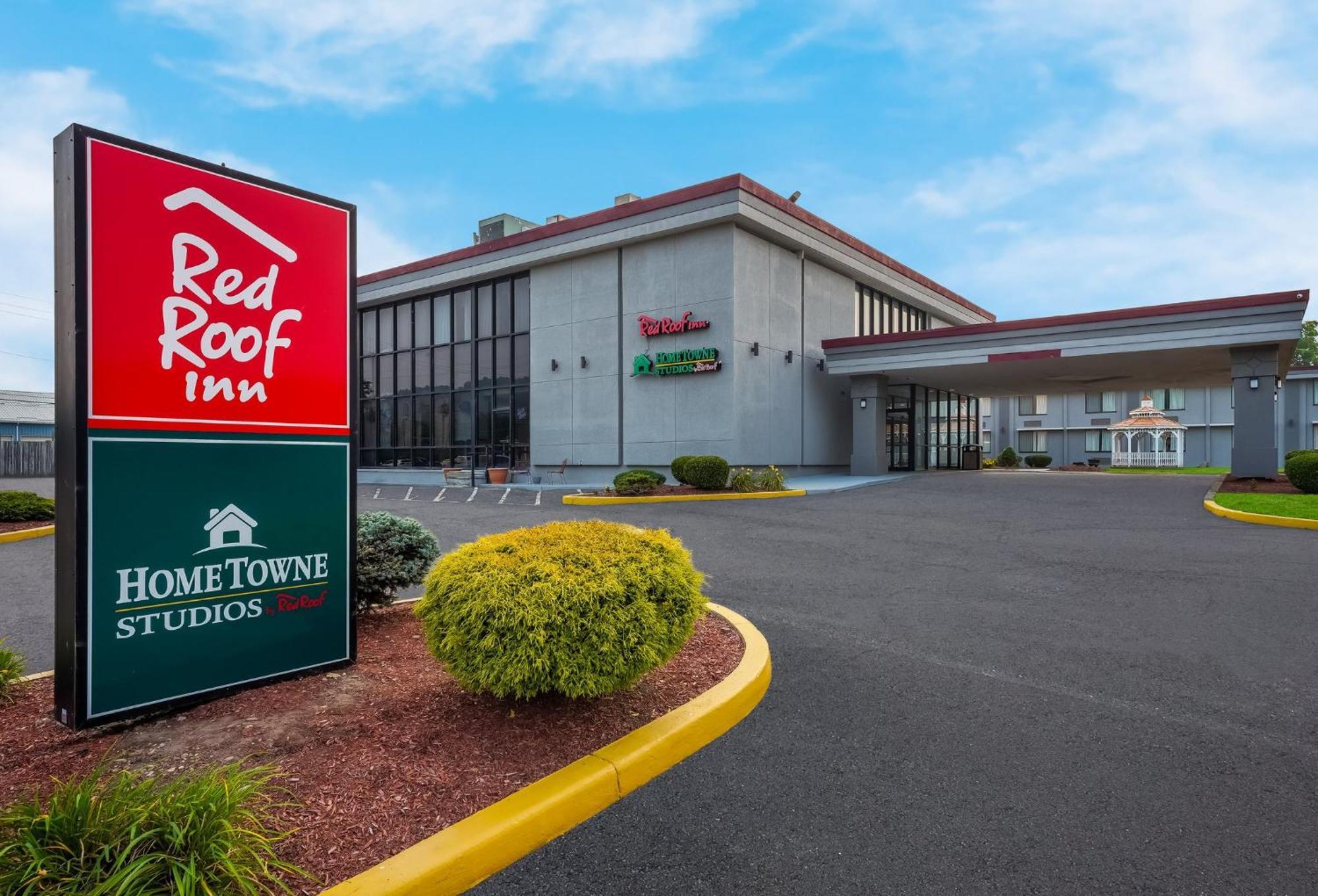 Red Roof Hotel 3*