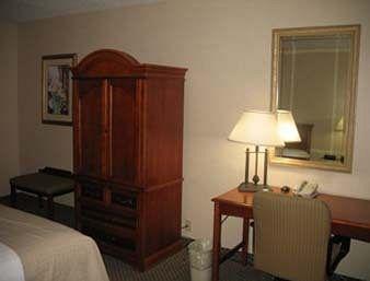 Red Roof Hotel 3*